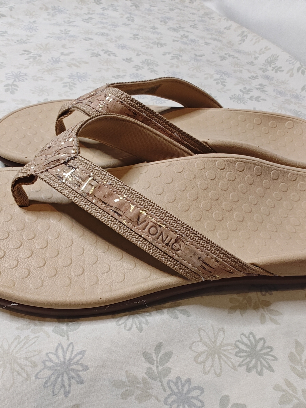 Vionic Tide II Gold Cork Orthotic Thong Sandals Flip Flops Size 8 Like New! - Picture 5 of 7